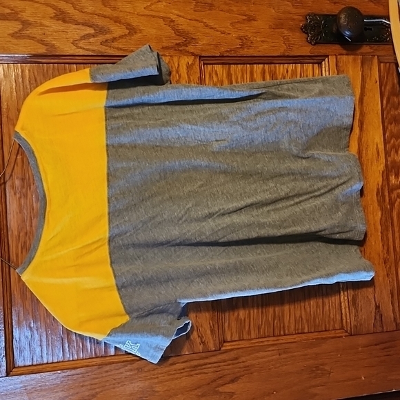 ⭐️3/$20⭐️Pink Victoria Secret t-shirt - Picture 5 of 7